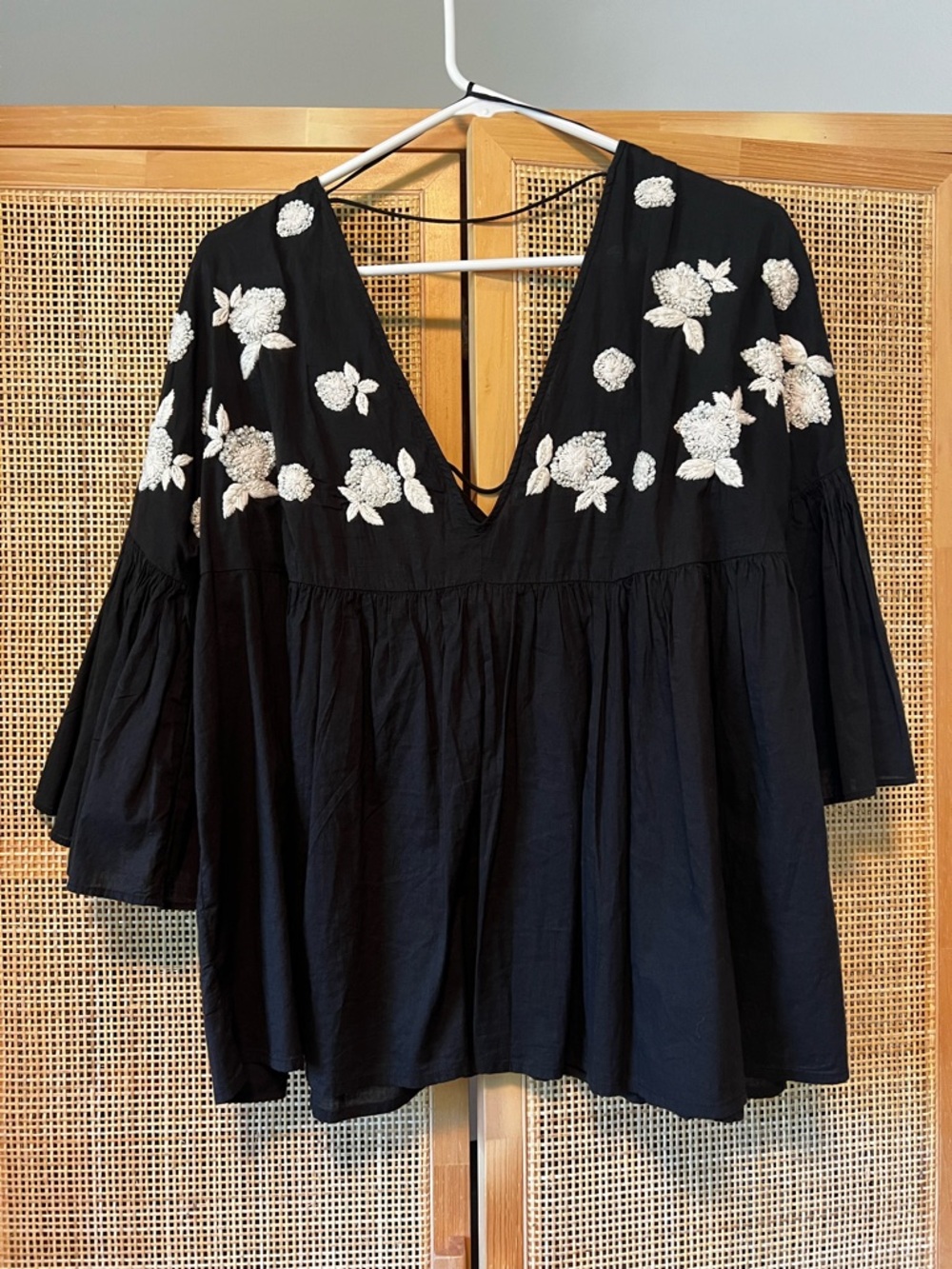 Maeve Harlow Black Embroidered V-Neck Peasant Top GUC